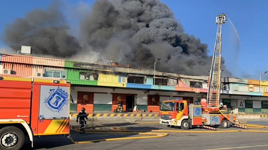 Aparatoso incendio en Mercamadrid Aparatoso incendio en Mercamadrid