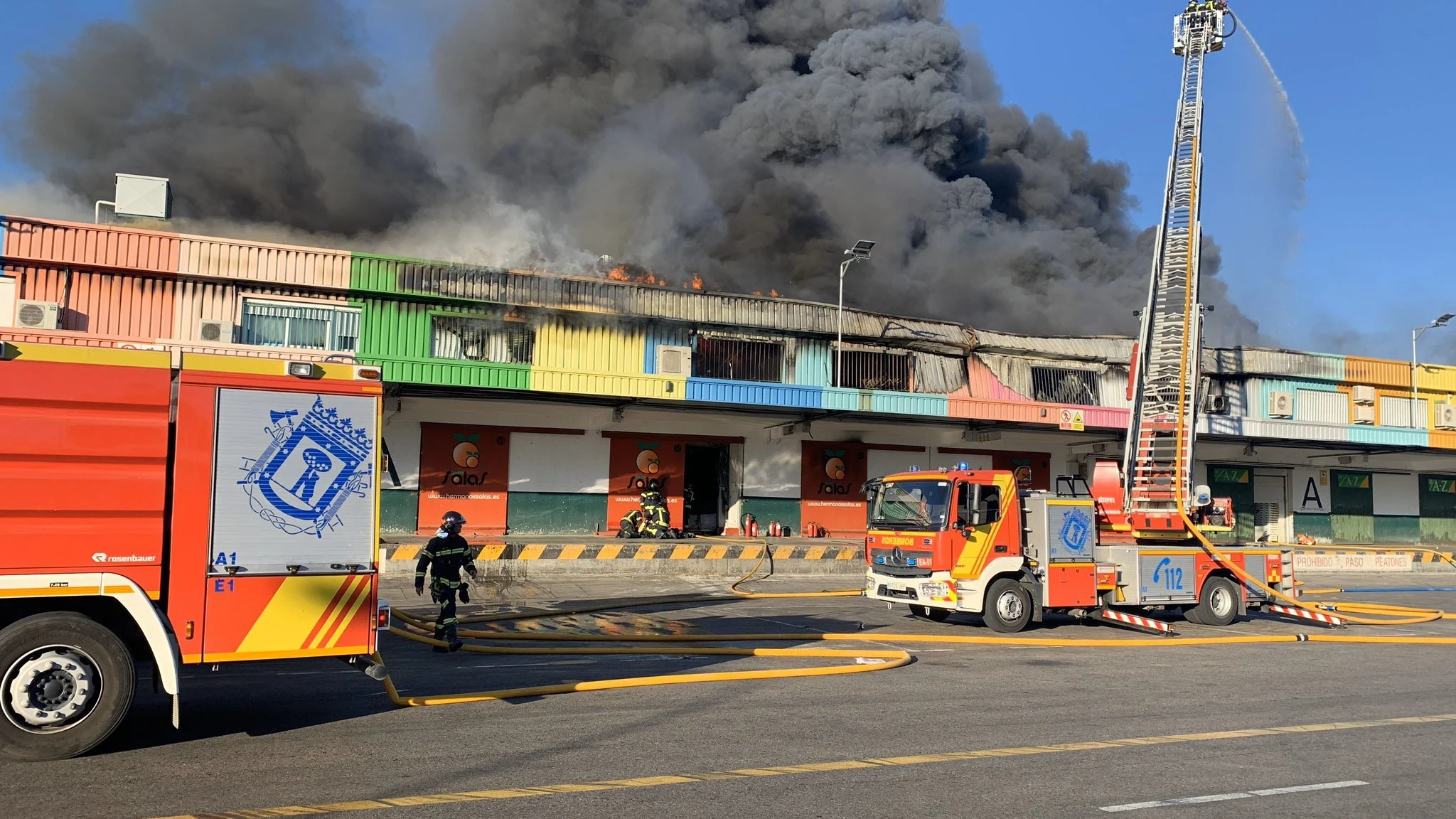 Aparatoso incendio en Mercamadrid 