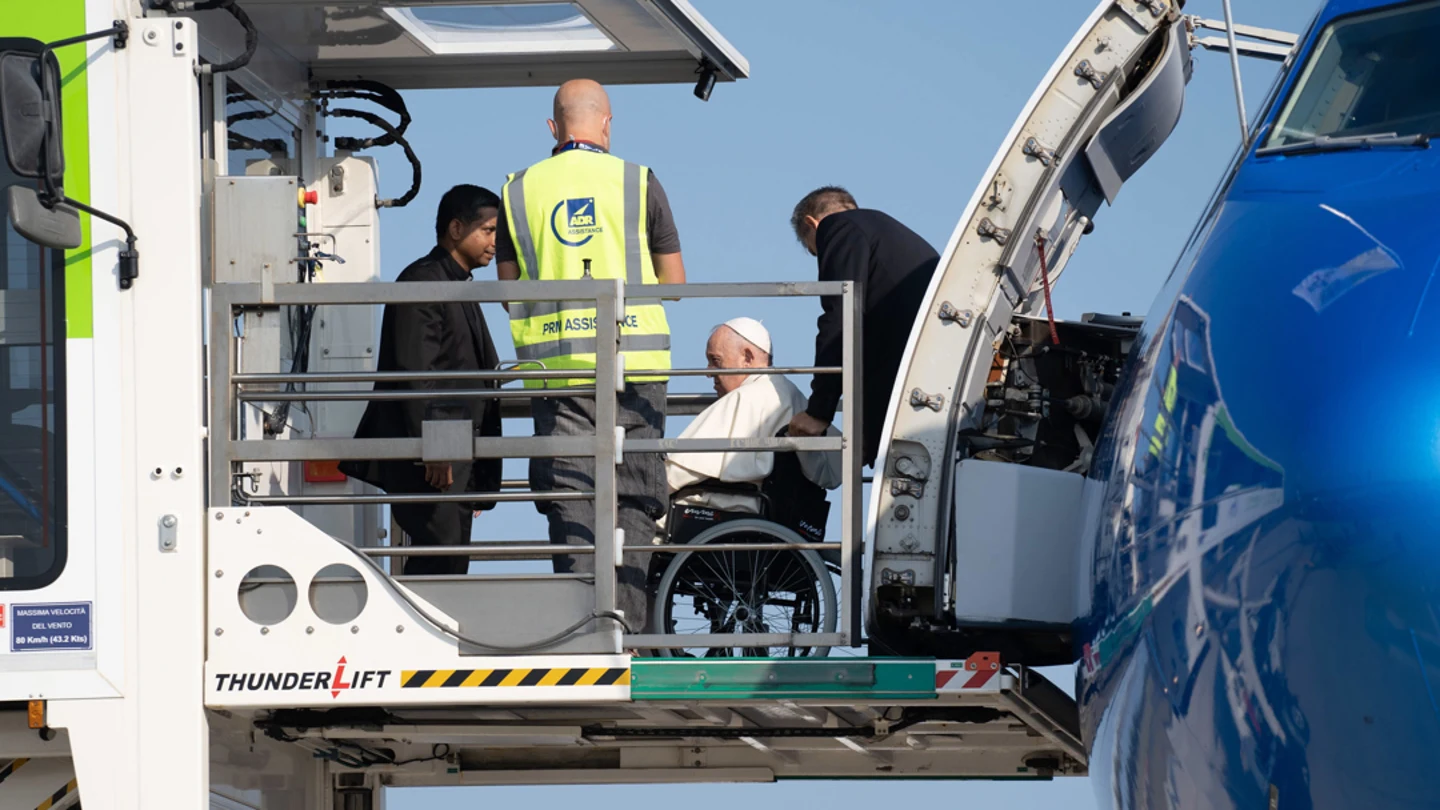 El papa viaja a Canadá para pedir perdón por los abusos que sufrieron niños indígenas en internados católicos El papa viaja a Canadá para pedir perdón por los abusos que sufrieron niños indígenas en internados católicos