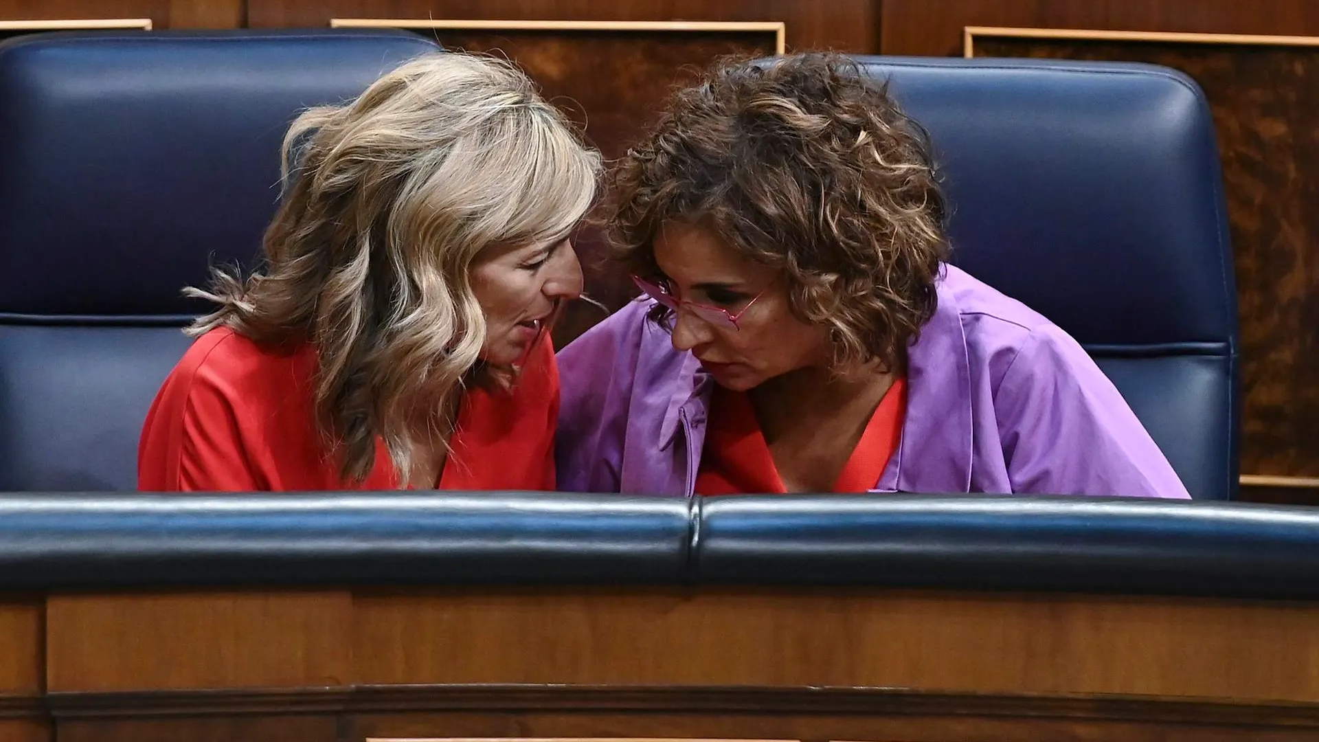 María Jesús Montero y Yolanda Díaz durante el Debate sobre el estado de la Nación