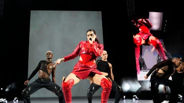 Rosalía durante el concierto de su gira Motomami World Tour en el Palau Sant Jordi, Barcelona