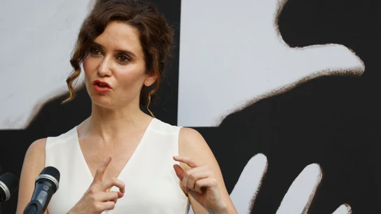 Ayuso acusa al Ministerio de Transición Ecológica de "improvisar una reunión" tras "el caos y los insultos del Gobierno" Ayuso acusa al Ministerio de Transición Ecológica de "improvisar una reunión" tras "el caos y los insultos del Gobierno"