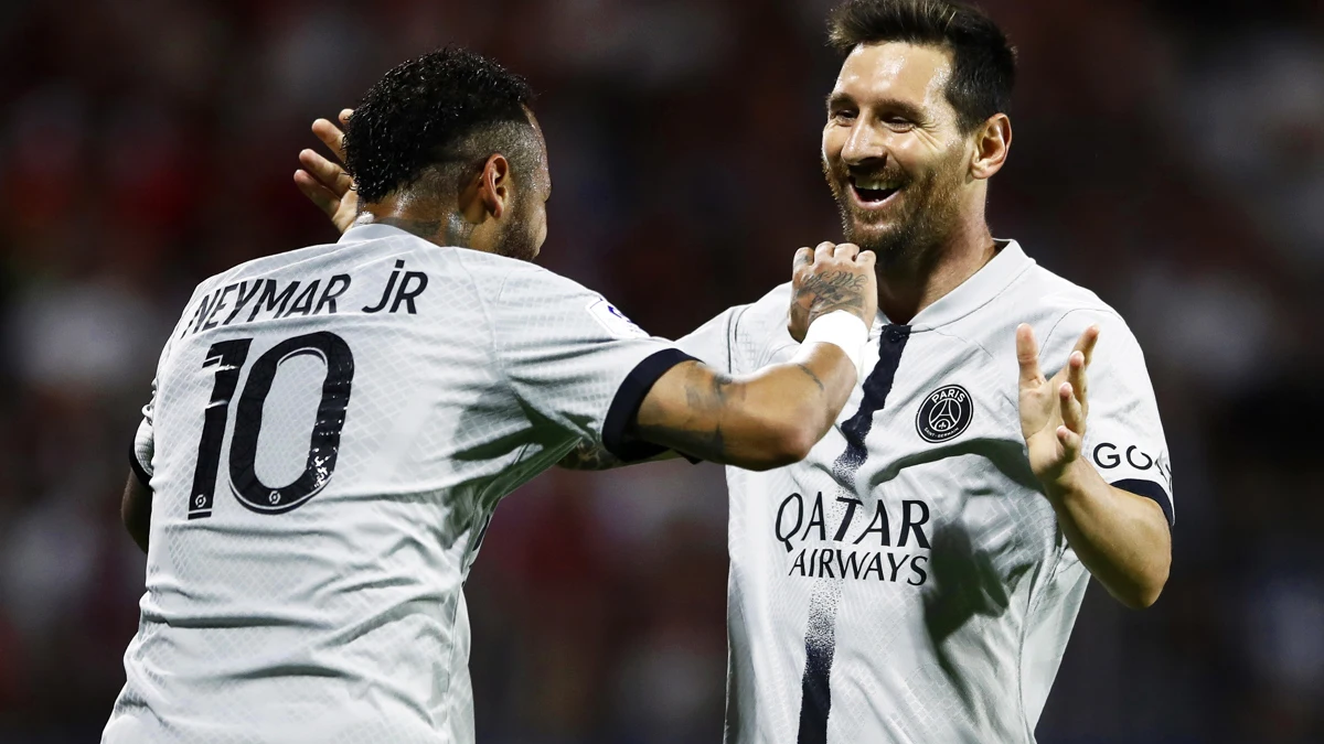 Messi celebra un gol con Neymar