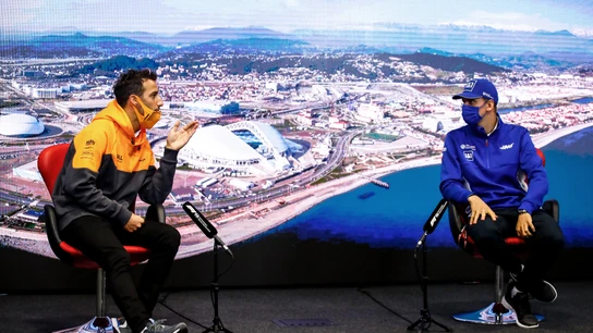Daniel Ricciardo y Mick Schumacher Daniel Ricciardo y Mick Schumacher
