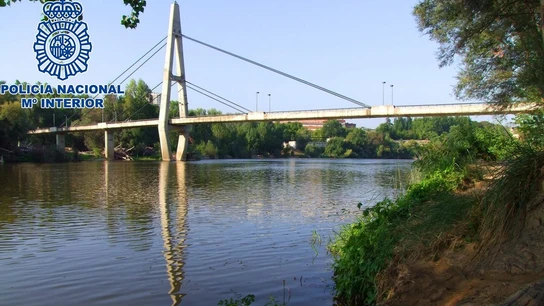 Rescatado un hombre de 101 años tras caer al río Ebro en Logroño Rescatado un hombre de 101 años tras caer al río Ebro en Logroño