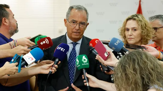 El viceconsejero de la Comunidad de Madrid, Enrique Ossorio, tras la reunión con comerciantes. El viceconsejero de la Comunidad de Madrid, Enrique Ossorio, tras la reunión con comerciantes.