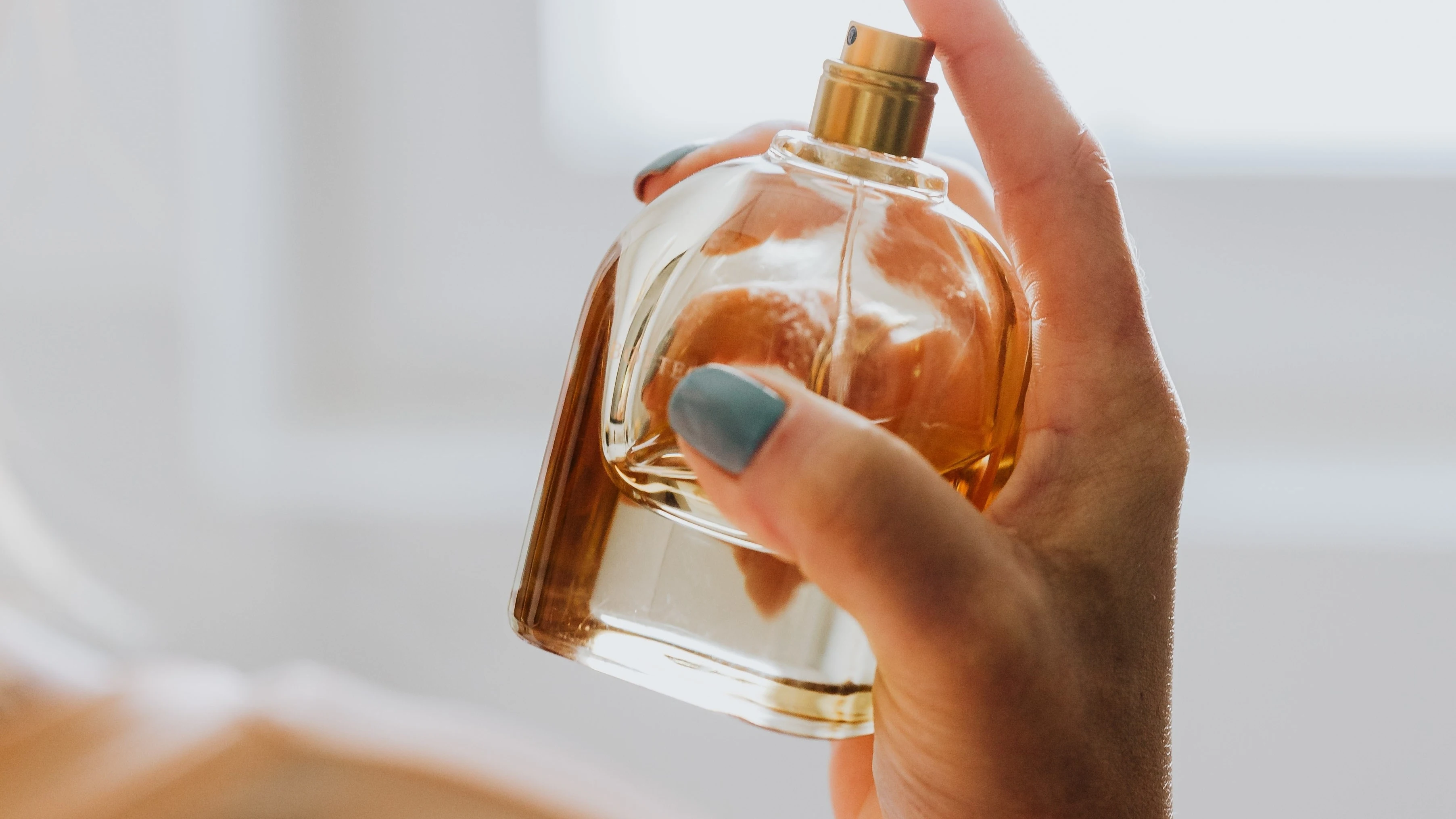Si vas a tomar el sol, mejor no uses estos cosméticos