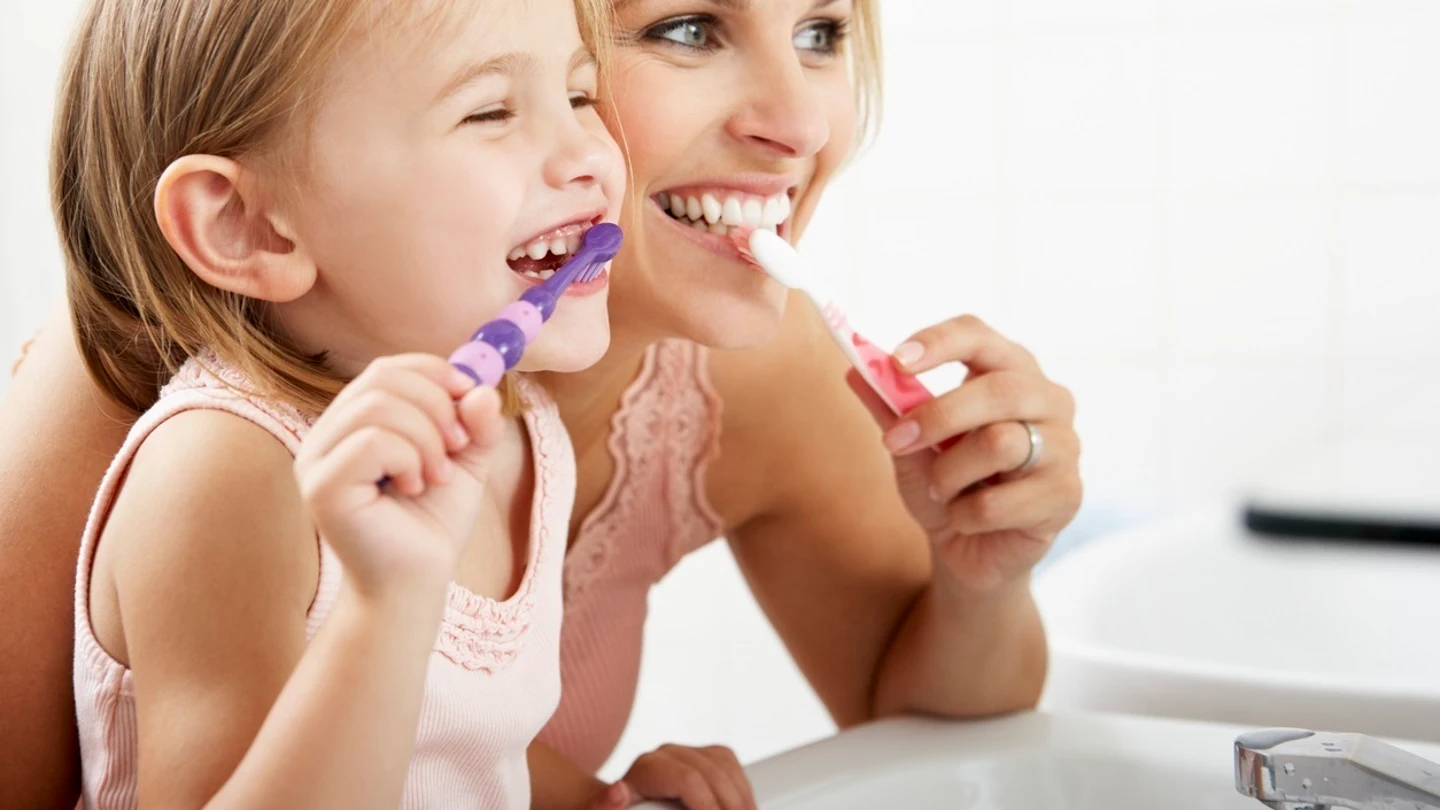 ¿Qué provoca la sensibilidad dental? Los consejos de los dentistas para prevenirla ¿Qué provoca la sensibilidad dental? Los consejos de los dentistas para prevenirla