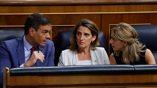 Pedro Sánchez, Teresa Ribera y Yolanda Díaz en el Congreso de los Diputados Pedro Sánchez, Teresa Ribera y Yolanda Díaz en el Congreso de los Diputados
