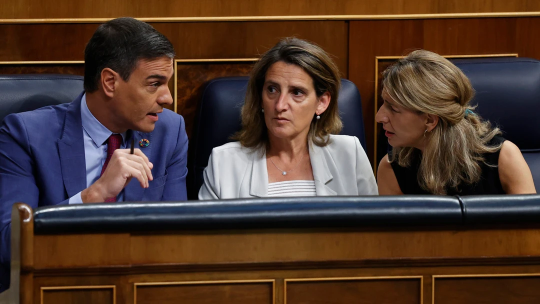 Pedro Sánchez, Teresa Ribera y Yolanda Díaz en el Congreso de los Diputados