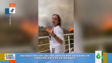 Una influencer se vuelve viral por bailar delante de un incendio