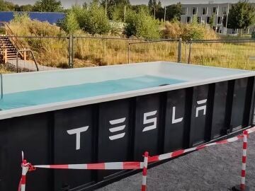La Super Pool, o la última creación de Tesla para que te entretengas mientras tu coche carga