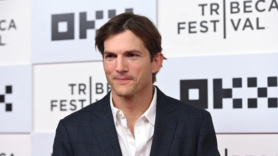 Ashton Kutcher revela que ha estado a punto de perder la vista, el oído y la capacidad de andar por una enfermedad rara Ashton Kutcher revela que ha estado a punto de perder la vista, el oído y la capacidad de andar por una enfermedad rara