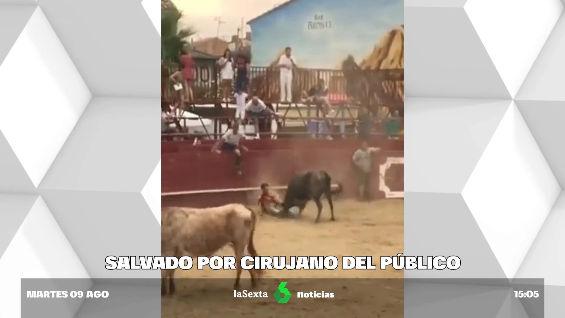 Un cirujano italiano de vacaciones salva la vida a un corneado en el cierro de Arguedas (Navarra) Un cirujano italiano de vacaciones salva la vida a un corneado en el cierro de Arguedas (Navarra)