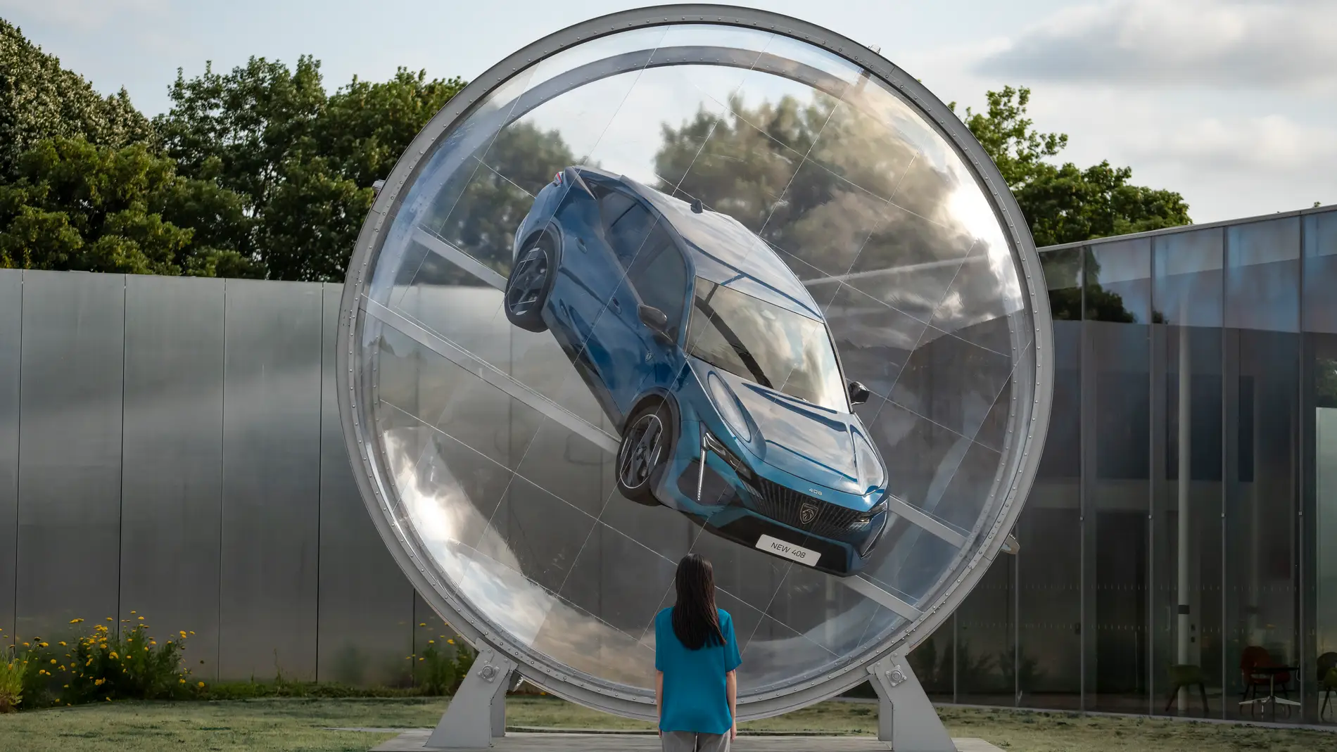 Peugeot 408 en el Louvre Lens