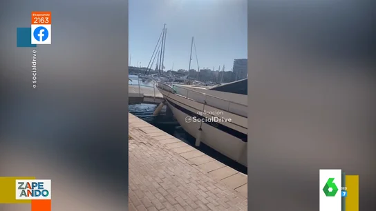 Un yate impacta contra el puerto de Alicante Un yate impacta contra el puerto de Alicante