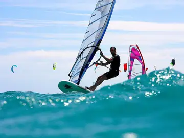 Estas son algunas de las playas españolas con las que sueñan los amantes del Windsurf Estas son algunas de las playas españolas con las que sueñan los amantes del Windsurf