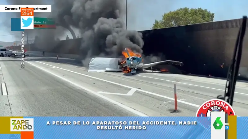 Vídeo viral del aterrizaje de emergencia de una avioneta sobre una autovía de California