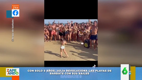 Julia, una niña de cinco años, revoluciona las playas de Cádiz con sus bailes Julia, una niña de cinco años, revoluciona las playas de Cádiz con sus bailes