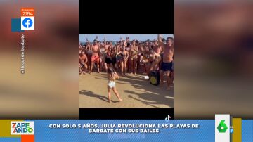 Julia, una niña de cinco años, revoluciona las playas de Cádiz con sus bailes