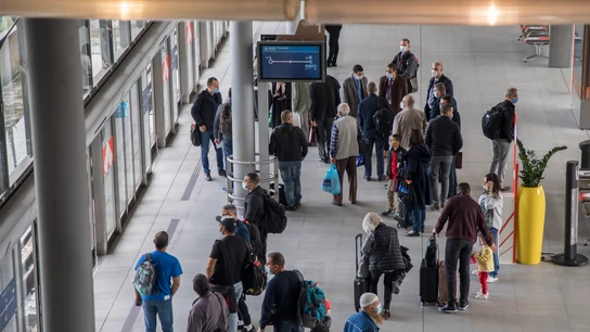 La Policía abate a un hombre armado con un cuchillo en el aeropuerto Charles de Gaulle de París La Policía abate a un hombre armado con un cuchillo en el aeropuerto Charles de Gaulle de París