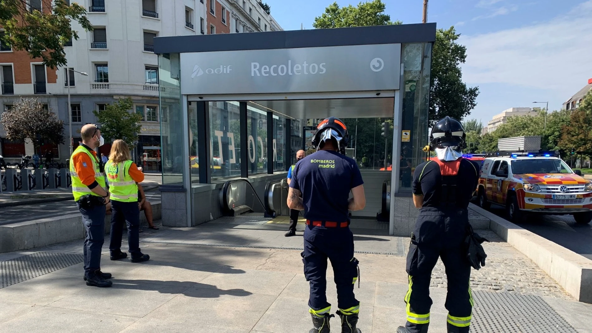 Un incendio en un vagón de Cercanías obliga a desalojar la estación de Recoletos en Madrid