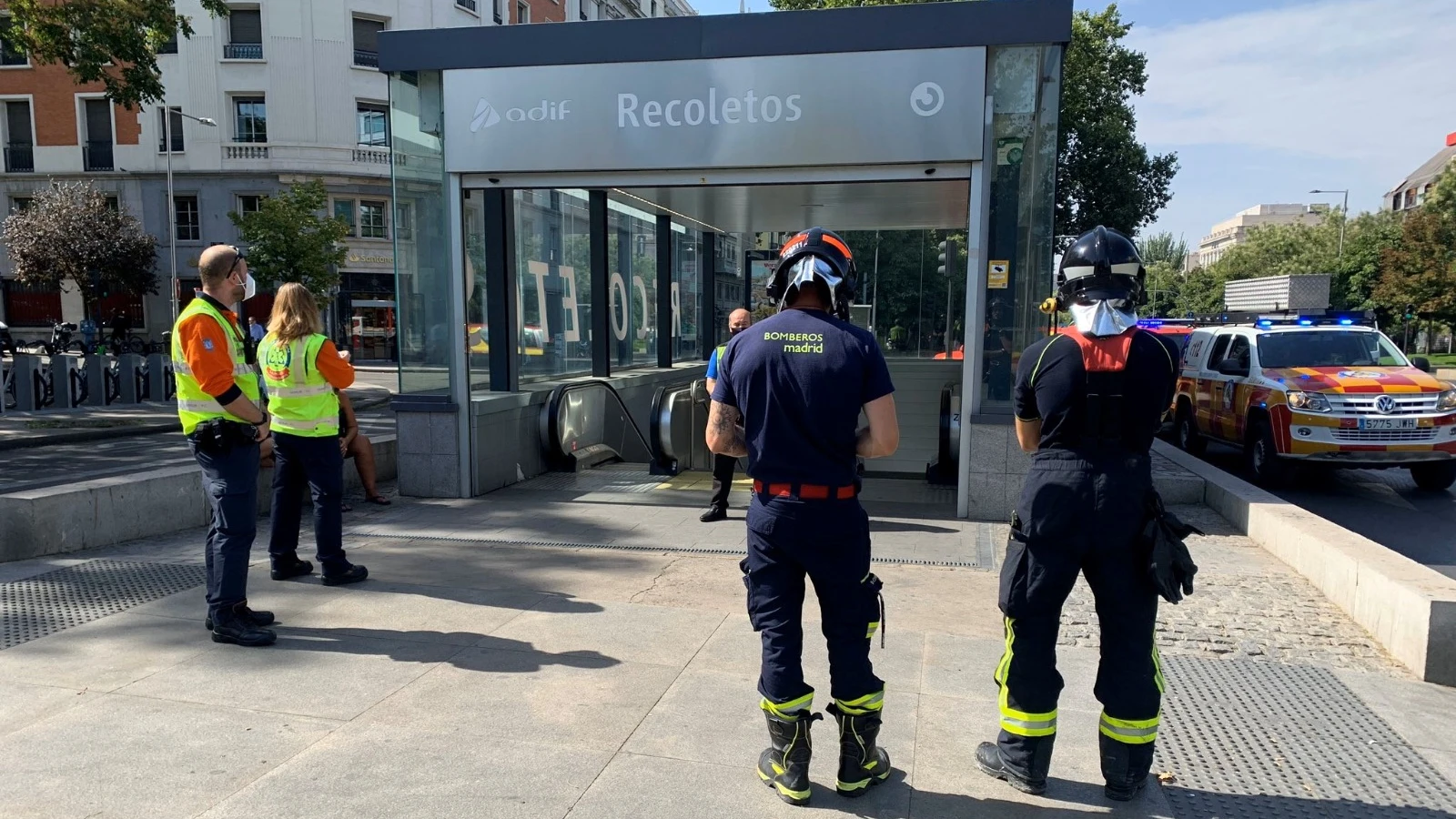 Un incendio en un vagón de Cercanías obliga a desalojar la estación de Recoletos en Madrid