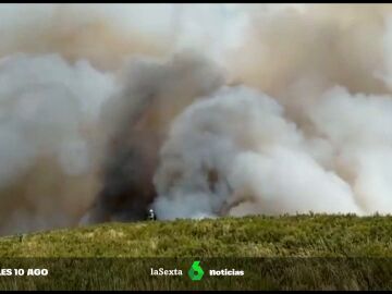 Seis incendios activos arrasan 1.700 hectáreas en Galicia y cortan la circulación de trenes en Ourense