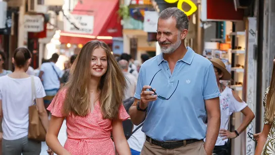 Felipe VI y Leonor, de paseo por Mallorca Felipe VI y Leonor, de paseo por Mallorca