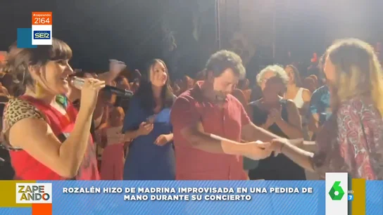 El romántico momento en el que Rozalén baja del escenario para ser la madrina de una inesperada pedida de mano en su concierto El romántico momento en el que Rozalén baja del escenario para ser la madrina de una inesperada pedida de mano en su concierto