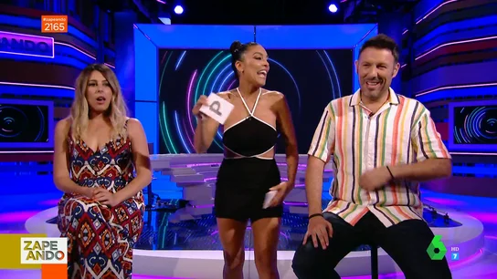 Valeria Ros e Iñaki Urrutia desesperan a Lorena Castell ante su nula complicidad en este surrealista juego Valeria Ros e Iñaki Urrutia desesperan a Lorena Castell ante su nula complicidad en este surrealista juego