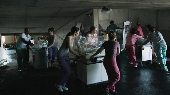 Momentos como este en el que un equipo de pediatras trata de salvar a varios neonatos ponen los pelos de punta. Momentos como este en el que un equipo de pediatras trata de salvar a varios neonatos ponen los pelos de punta.