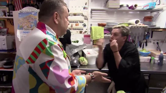 Alberto Chicote explota con Pili en Pesadilla en la cocina después de que se beba una cerveza mientras cocina y le siente "mal" Alberto Chicote explota con Pili en Pesadilla en la cocina después de que se beba una cerveza mientras cocina y le siente "mal"