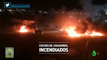 Bochorno en Argentina: los ultras del incendian los coches de sus propios jugadores