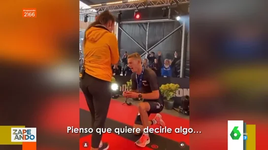 La viral pedida de mano de un hombre a su novia tras acabar un ironman La viral pedida de mano de un hombre a su novia tras acabar un ironman