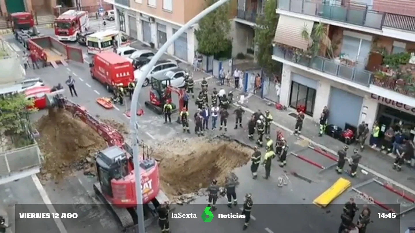 Rescatado tras quedar sepultado en el túnel ilegal que excavaba cerca de un banco en Roma Rescatado tras quedar sepultado en el túnel ilegal que excavaba cerca de un banco en Roma