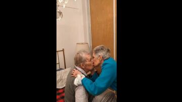 El emocionante reencuentro de una pareja de ancianos que ha devuelto a Internet la fe en el amor eterno