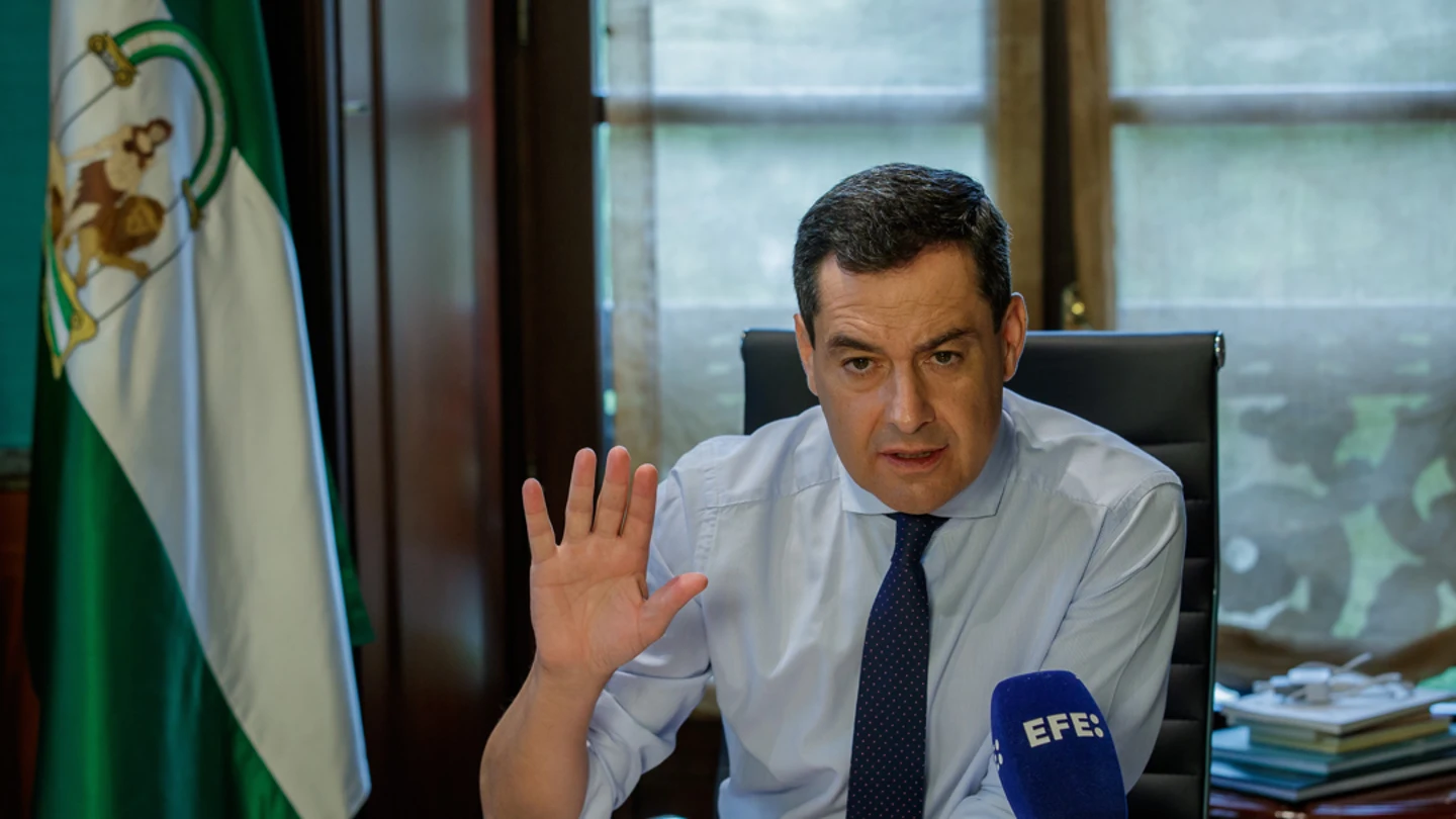 Juanma Moreno critica la política "errónea" de un Gobierno "perezoso e inestable" Juanma Moreno critica la política "errónea" de un Gobierno "perezoso e inestable"