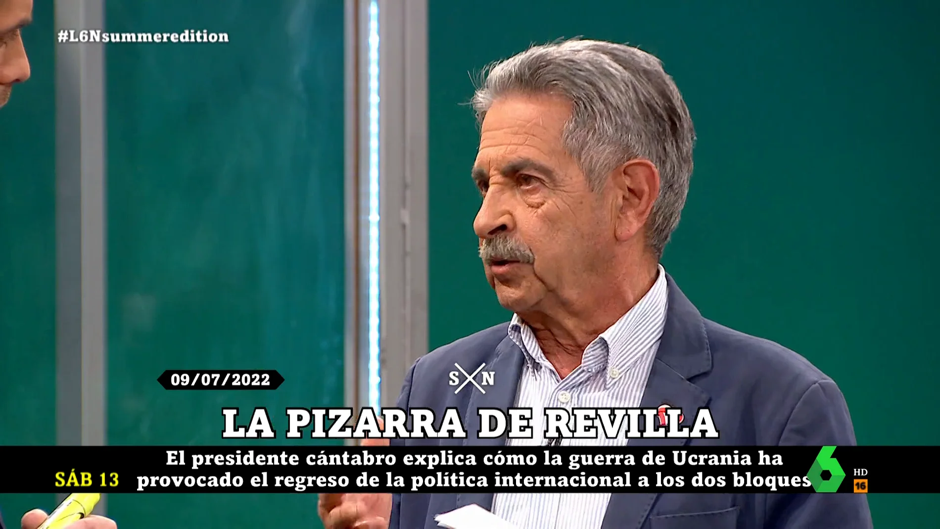 La pizarra de Miguel Ángel Revilla para explicar la vuelta de la política internacional a los "dos bloques"