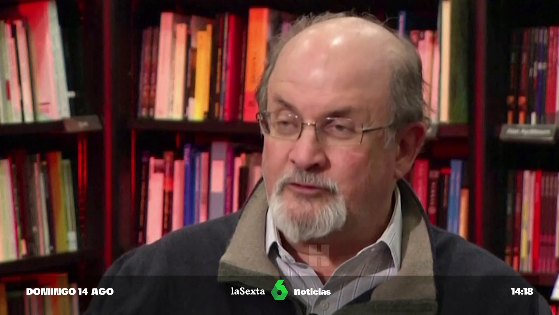  Retiran el respirador a Salman Rushdie, que permanece ingresado tras ser apuñalado