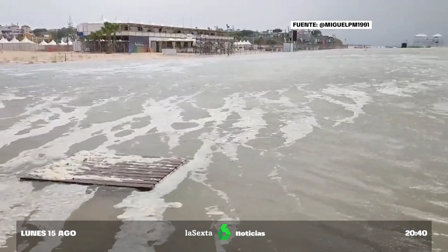 Un 'minitsunami' pone en alerta a Cádiz: el efecto de la luna provoca una subida repentina de la marea Un 'minitsunami' pone en alerta a Cádiz: el efecto de la luna provoca una subida repentina de la marea