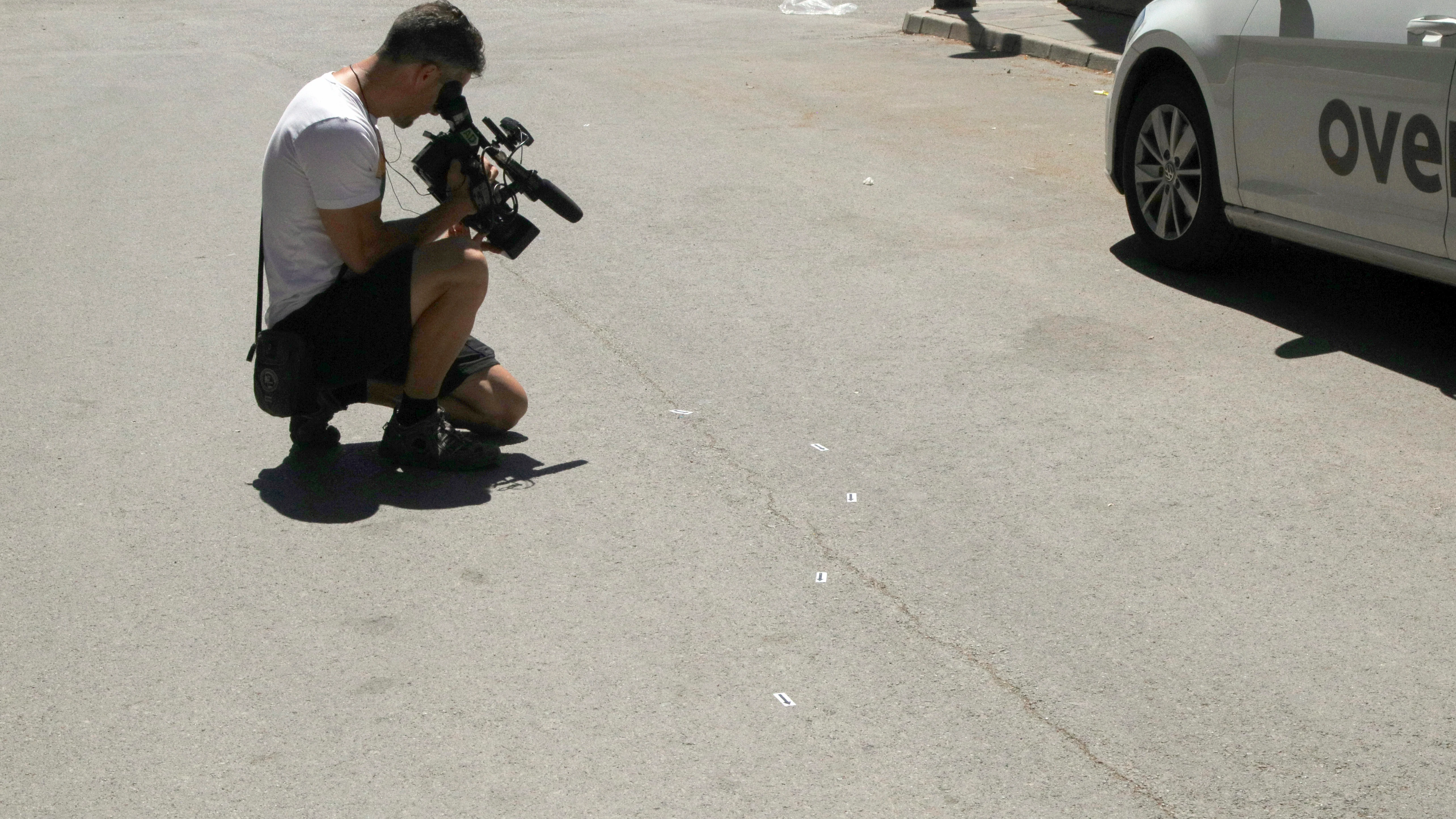 Asaltan y destrozan las casas de los presuntos asesinos de un joven en Íllora, Granada, que siguen en busca y captura