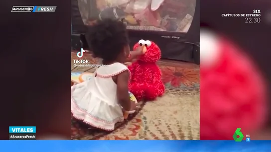 Esta es la reacción de una niña cuando su muñeco empieza a hablar Esta es la reacción de una niña cuando su muñeco empieza a hablar