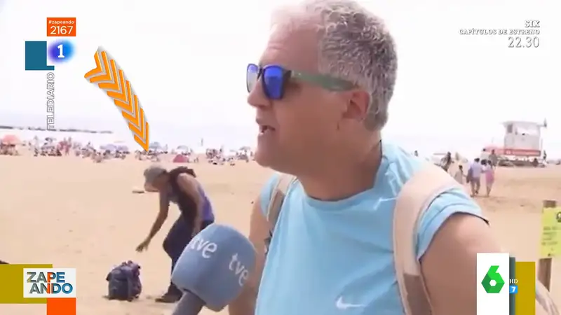 El vídeo viral en el que roban una mochila en una playa de Barcelona en plena entrevista de televisión