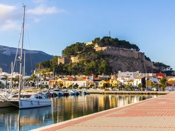 Vista panorámica del puerto de Denia, en Alicante Vista panorámica del puerto de Denia, en Alicante