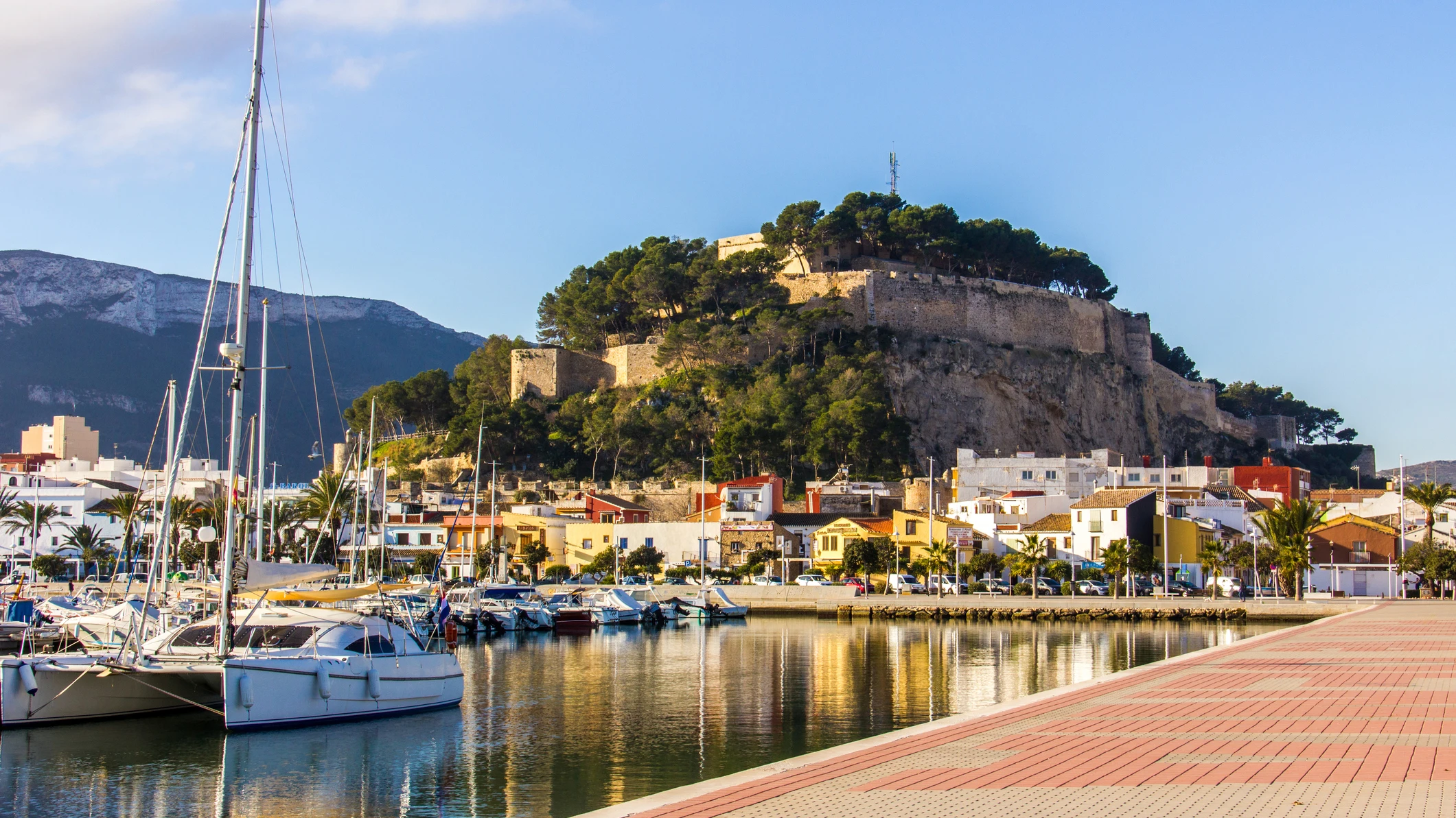 Vista panor&aacute;mica del puerto de Denia, en Alicante