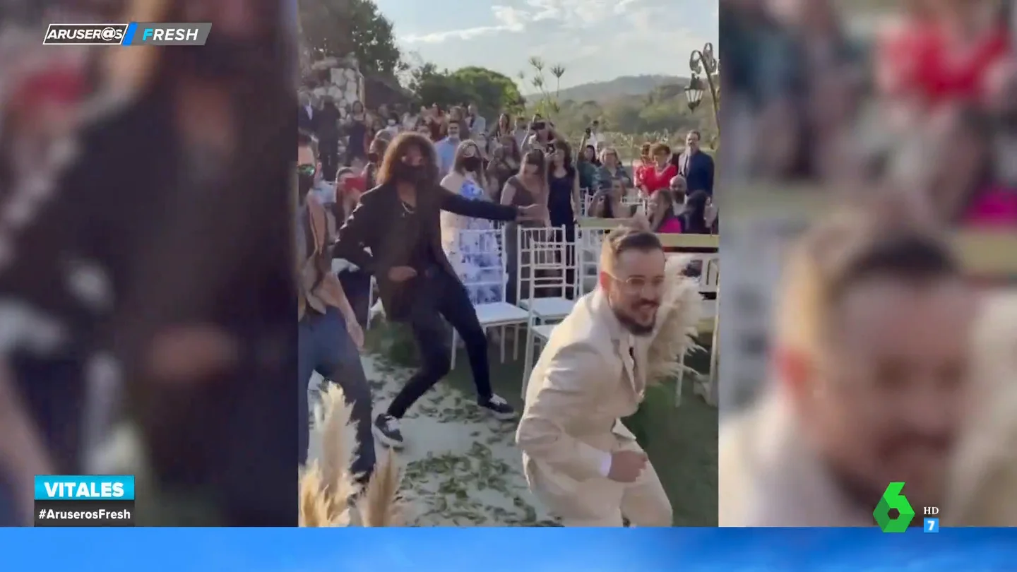 El sorprendente flashmob de un novio a su llegada al altar El sorprendente flashmob de un novio a su llegada al altar