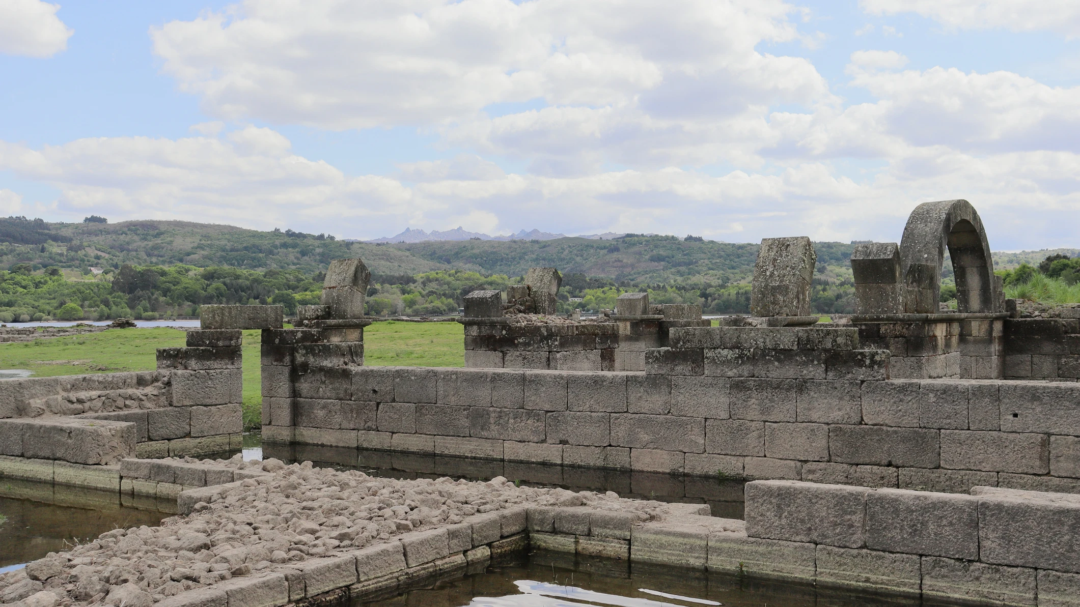 Aquis Querquennis, el campamento romano de Galicia Aquis Querquennis, el campamento romano de Galicia