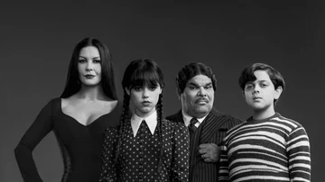 Así son los Addams, según Tim Burton: Netflix desvela la primera foto de familia de 'Wednesday'