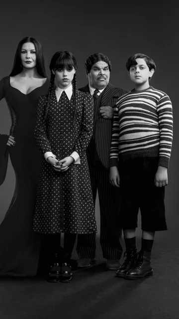 Así son los Addams, según Tim Burton: Netflix desvela la primera foto de familia de 'Wednesday'